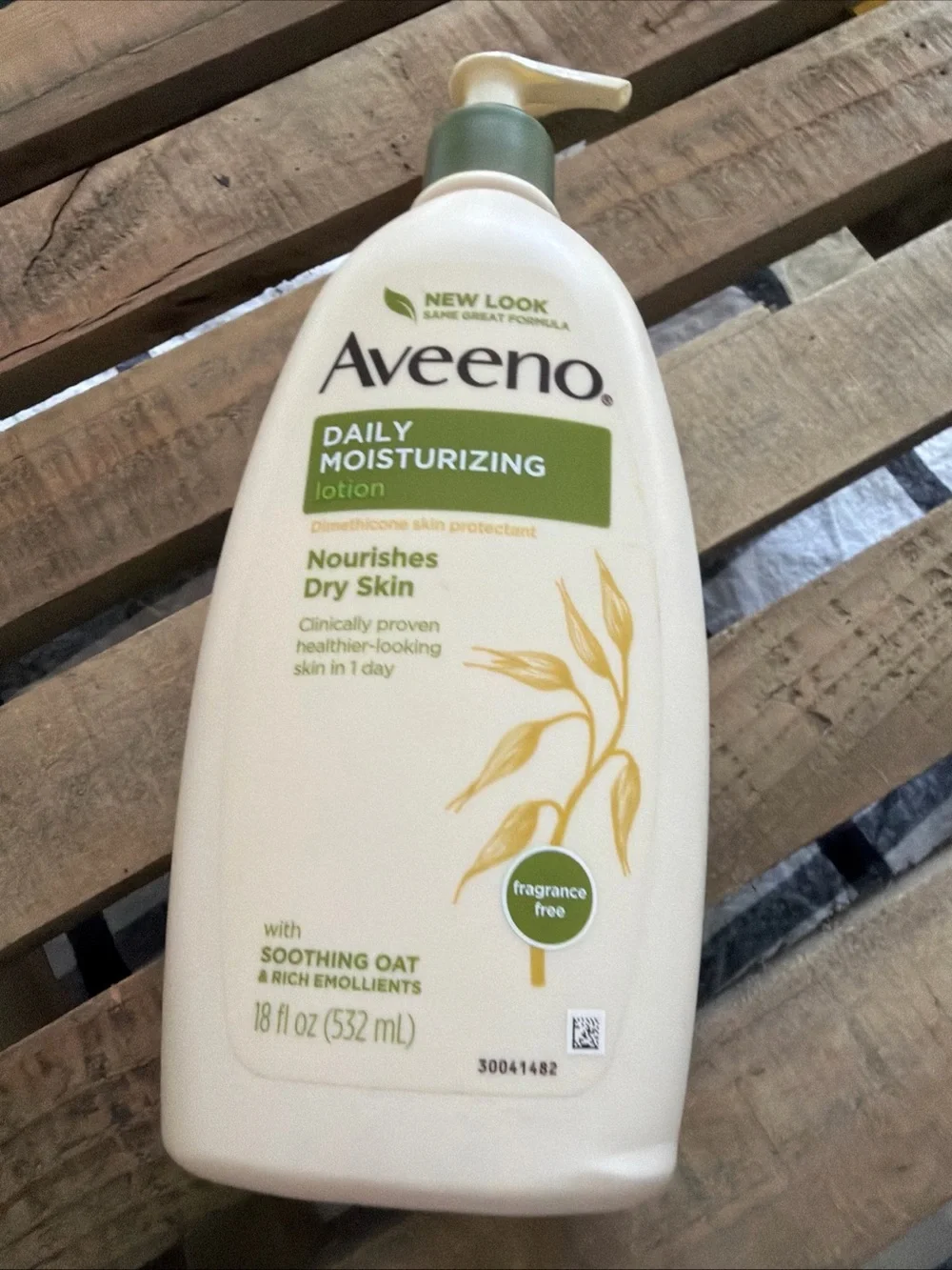 Aveeno Daily Moisturizing Lotion & Body Wash Set - White